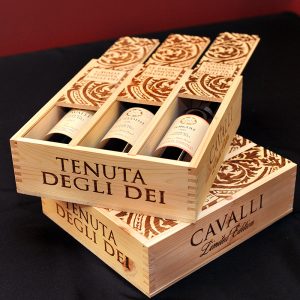 CAVALLI LIMITED COLLECTION CASE - DESIGNER BOX WITH 3 BOTTLESCAVALLI (2017), FORCOLE CHIANTI CLASSICO DOCG (2017), REDINI (2018)